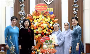 MTTQ Việt Nam chúc mừng Giáng sinh tại Dòng Thánh Phaolô Hà Nội