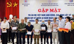 48 năm thống nhất đất nước: Tri ân các Mẹ Việt Nam Anh hùng và gia đình liệt sỹ