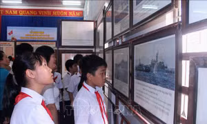 Trưng bày tư liệu 'Hoàng Sa, Trường Sa của Việt Nam' tại Bình Thuận