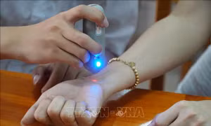 Nhóm học sinh Đồng Nai thiết kế thiết bị giúp xác định chính xác huyệt đạo