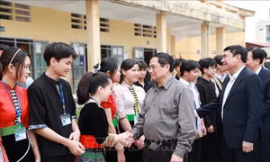 Thủ tướng thăm Trường Phổ thông Dân tộc Nội trú tỉnh Điện Biên