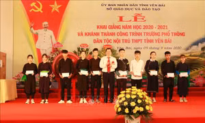 Niềm vui của học sinh miền núi, khó khăn trong ngày khai giảng năm học mới 