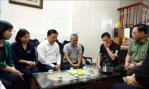 Bí thư Thành ủy Hà Nội chia buồn với gia đình cán bộ, chiến sỹ Công an hy sinh khi chữa cháy