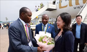 Phó Chủ tịch nước đến Uganda, bắt đầu chuyến tham dự Hội nghị Cấp cao lần thứ 19 Phong trào Không liên kết