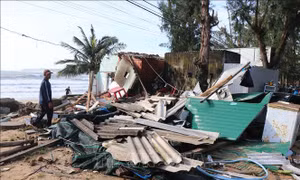 Ven biển phía Nam Quảng Ngãi thiệt hại nặng do sóng biển, triều cường