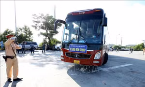 Hà Nội cấp mã xác nhận cho phương tiện vận chuyển chuyên gia, công nhân