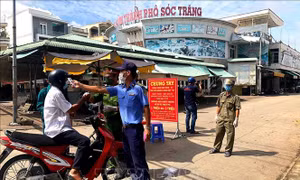 Bắt giữ đối tượng chống người thi hành công vụ tại chốt phòng dịch COVID-19