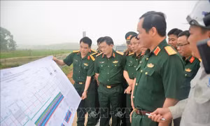 Thứ trưởng Bộ Quốc phòng Vũ Hải Sản kiểm tra Dự án đường cao tốc Bắc - Nam