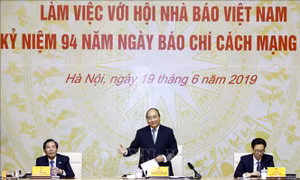 Thủ tướng: Đấu tranh chống lại tin xuyên tạc, tin giả, tin xấu là sứ mạng của báo chí