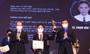 Trao Giải thưởng Quả cầu vàng và Phần thưởng Nữ sinh viên tiêu biểu lĩnh vực KHCN 