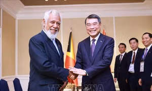 Thủ tướng Lê Minh Hưng gặp Thủ tướng Timor-Leste Xanana Gusmão