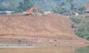 Vụ đổ đất đá thải xuống sông Mã: Tỉnh ủy Thanh Hóa chỉ đạo xác minh sự việc