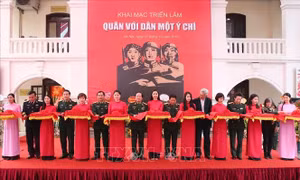 Triển lãm chuyên đề 'Quân với dân một ý chí'
