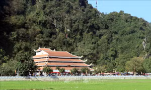 Hàng nghìn khách thập phương tham dự Lễ khai hội Chùa Tiên 