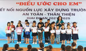 Đoàn công tác của Bộ Giáo dục và Đào tạo làm việc tại Quảng Bình