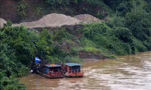 Tạm dừng khai thác cát sỏi lòng sông Chảy đoạn qua địa bàn Đông Khê, Phú Thọ