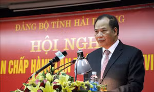 Nêu gương bằng thực tiễn, làm tốt công tác tự phê bình và phê bình
