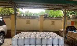 Phát hiện hơn 2.600 lít nước mắm không rõ nguồn gốc