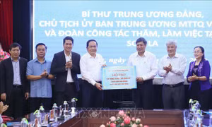Chủ tịch Ủy ban Trung ương MTTQ Việt Nam thăm, làm việc tại Sơn La