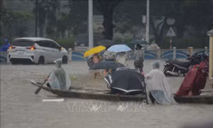 Huế và Đà Nẵng chủ động ứng phó với lũ đặc biệt lớn, lũ khẩn