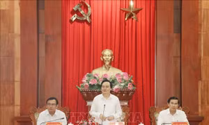  Bộ trưởng Bộ Giáo dục và Đào tạo Phùng Xuân Nhạ làm việc tại Tiền Giang 