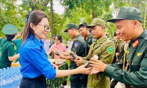 Tuổi trẻ Thủ đô hăng hái hỗ trợ các lực lượng trong buổi tổng hợp luyện đầu tiên