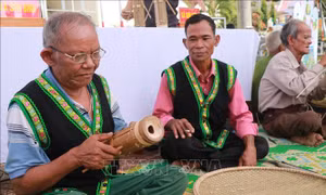 Khánh Hòa: Già làng Khánh Sơn giữ nếp văn hóa truyền thống