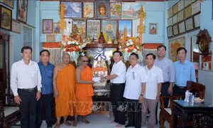 Thăm, chúc mừng Hội Đoàn kết sư sãi yêu nước tỉnh Bạc Liêu nhân dịp lễ Sen Dolta