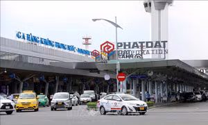 Bộ GTVT yêu cầu xử lý việc xe tăng giá, ép khách tại sân bay Tân Sơn Nhất