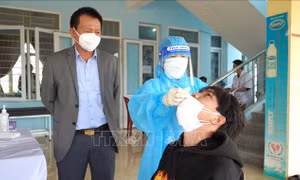 Nhiều địa phương có số ca mắc cao nhất từ trước đến nay; triển khai tiêm mũi 3 vaccine COVID-19