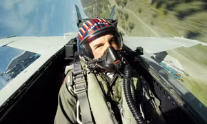 Câu chuyện điện ảnh: 'Top Gun' tiếp tục vững vàng ngôi vị quán quân