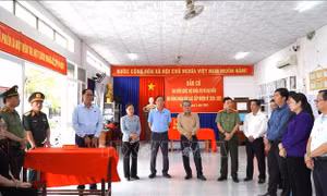 Phó Chủ tịch Quốc hội Trần Quang Phương kiểm tra công tác chuẩn bị bầu cử tại An Giang