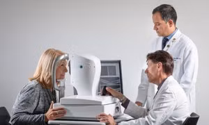 Có thể phát hiện triệu chứng bệnh Alzheimer qua khám mắt