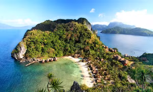 'Thiên đường biển xanh ngọc bích' vẫn mở cửa đón khách du lịch 