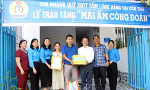 Trao 'Mái ấm Công đoàn' tặng công đoàn viên ngành Y tế