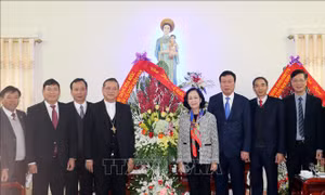 Trưởng ban Dân vận Trung ương thăm, chúc mừng Giáng sinh Giáo phận Bùi Chu