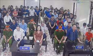 Phiên tòa xét xử vụ gian lận điểm thi ở Hà Giang kéo dài thêm 2 ngày