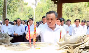 Ủy ban Kiểm tra Trung ương tri ân các Anh hùng liệt sĩ tại Trung ương Cục miền Nam