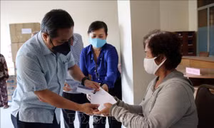 TP Hồ Chí Minh: Bổ sung 1.500 người bán vé số vào danh sách hỗ trợ do ảnh hưởng của dịch COVID-19