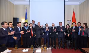 Thủ tướng Phạm Minh Chính tiếp bạn bè hữu nghị Romania - Việt Nam