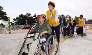 Cuộc hội ngộ của niềm vui và những giọt nước mắt sau nhiều thập kỷ xa cách