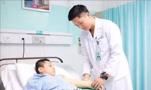 Phẫu thuật thành công giữ lại cánh tay cho bé trai 7 tuổi 