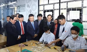 Phó Thủ tướng Lê Thành Long: Tạo điều kiện học sinh được học trong môi trường tốt nhất