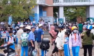 Cảnh giác với người lạ tìm cách tiếp cận học sinh