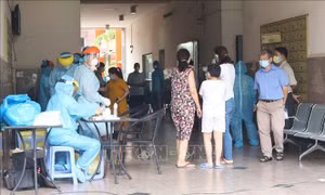 Đề xuất thí điểm đeo đồng hồ đo thân nhiệt, kiểm soát cách ly tại nhà