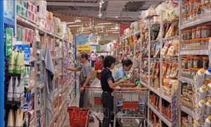 Ứng phó với bão số 3: Chợ, siêu thị không thiếu hàng hóa phục vụ người dân
