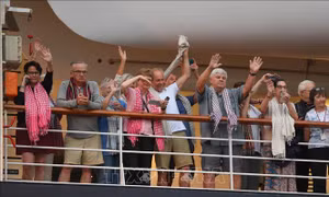 Campuchia tiễn những du khách cuối cùng của tàu MS Westerdam 