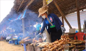 Sôi động chợ phiên vùng cao tại Làng Văn hoá, Du lịch các dân tộc Việt Nam 