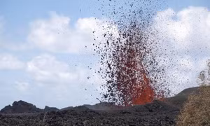 Núi lửa Kilauea ở Hawaii phun trào