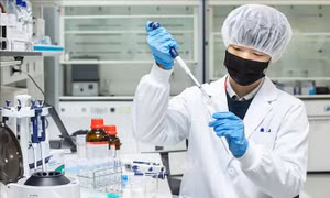 Hàn Quốc đẩy mạnh phát triển loại vaccine ngừa COVID-19 đầu tiên tự bào chế trong nước 